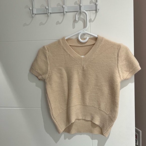 Cute soft knit V-neck - Picture 2 of 3